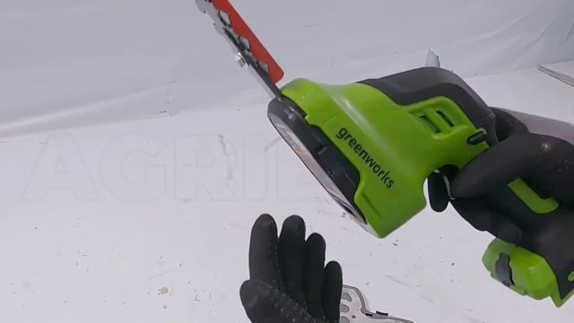 Tutoriel d'assemblage de la Cisaille à batterie pour l'herbe GREENWORKS G24SHT