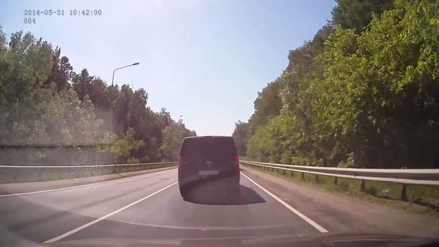 И по встречке и по обочине. в024ук21