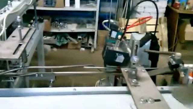 Фасовка короткорезанных макарон в картонную пачку