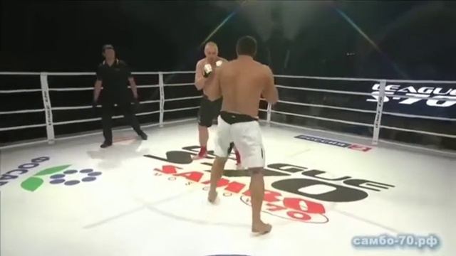 Мурод хонтораев (азиатский медведь) виграл русского боеца