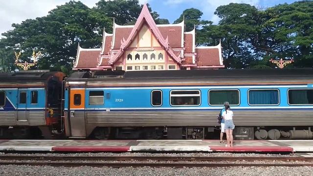 ที่นี่สถานีหัวหิน At Hua Hin Station | SP.EXP. 40 Suratthani - BKK departures.