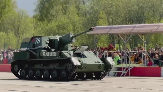 Легендарные Т-34 и СУ-76 показали гостям парка «Патриот». Танки совершили холостые выстрелы