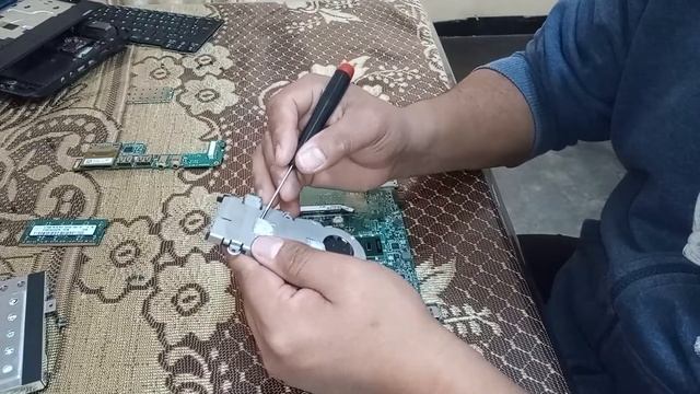 ACER ZG5 como desarmar limpiar desmontar abrir destapar reparar arreglar y cambiar la pila