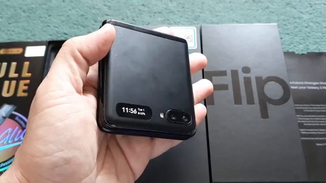 Kako Nov! Samsung Galaxy Z Flip Black 256Gb 8Gb ram Full pack
