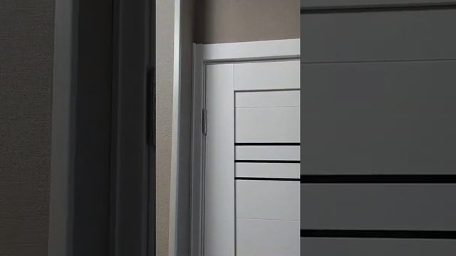 Как спрятать щели от неровных стен