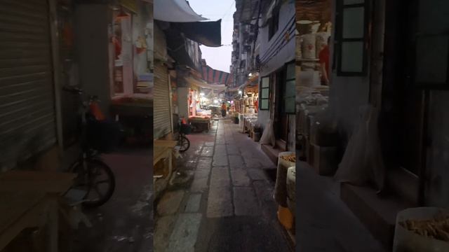 Прогулка по паре колоритных улиц Гуанчжоу.