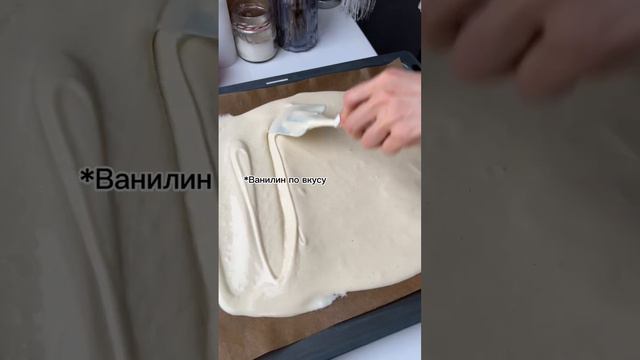 Бисквитный рулет с рисунком «сердечки» #бисквитноетесто #бисквитныйрулет #выпечкарецепты