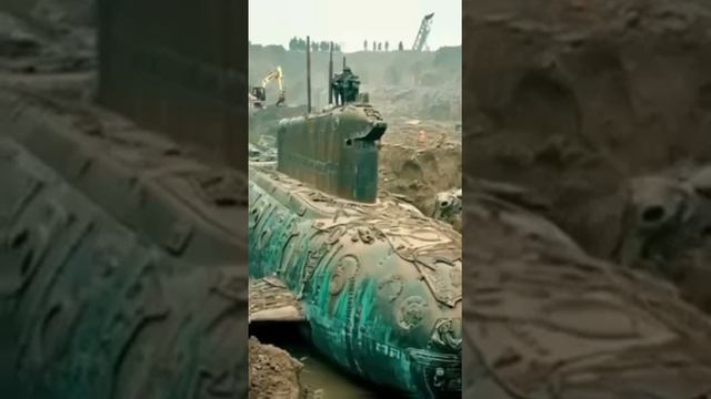 Старинная подводная лодка найдена погребенной в Сахаре.....
