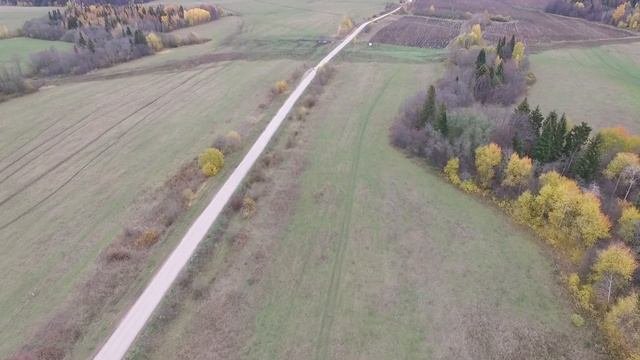 Золотая осень. Частная застройка у пруда. Пос. Горный. Пермский край
