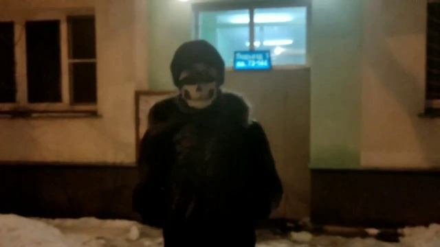 Чувак В Маске Пранкует