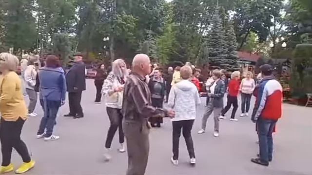 Гадай гадай цыганка танцы в парке Горького Харьков 11.05.2024
