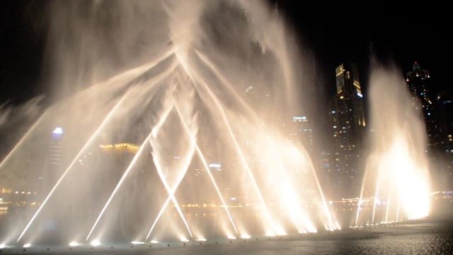 DUBAI FOUNTAIN FROM BOARDWALK II