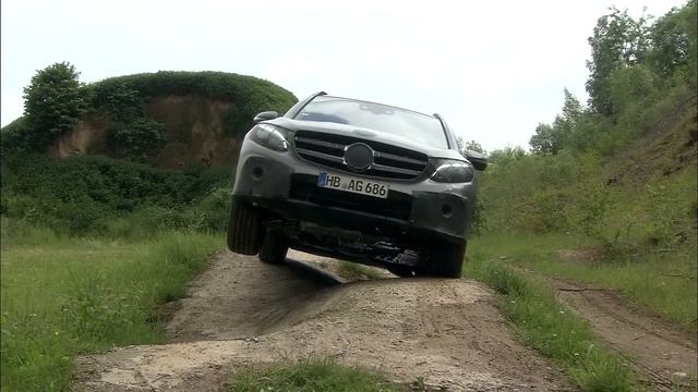 Mercedes-Benz GLC 250d 4MATIC and GLC 350e 4MATIC Offroad testing | AutoMotoTV
