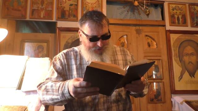 Св.Иоанн Златоуст:  Ты хвалишься вещью, которую червь производит и истребляет.
