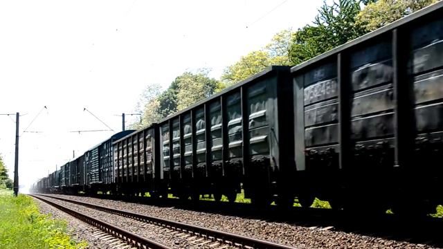 "З пісочком" • Електровоз ВЛ80Т-977 з непарним вантажним поїздом