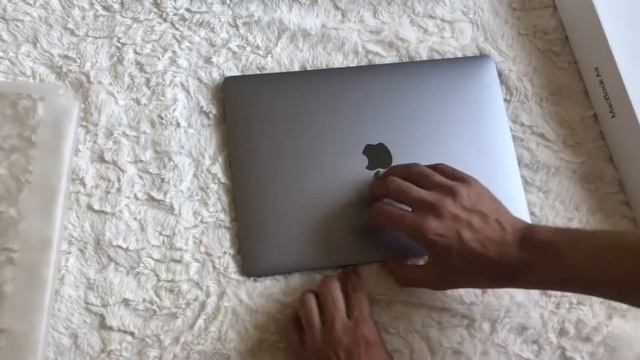 Unboxing MacBook Air M1