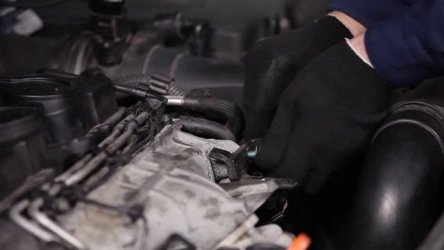 Cum se înlocuiește filtru ulei si ulei motor pe VW PASSAT B6 3C [TUTORIAL AUTODOC]