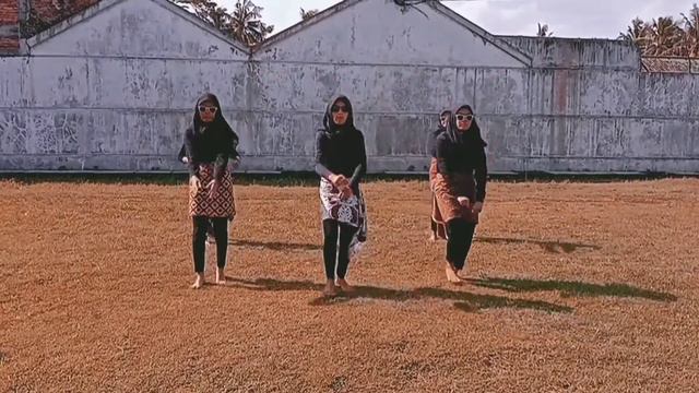 Tari Kreasi Modern XI Mipa 1 || Lathi - Weird Genius (ft.Sara Fajira)