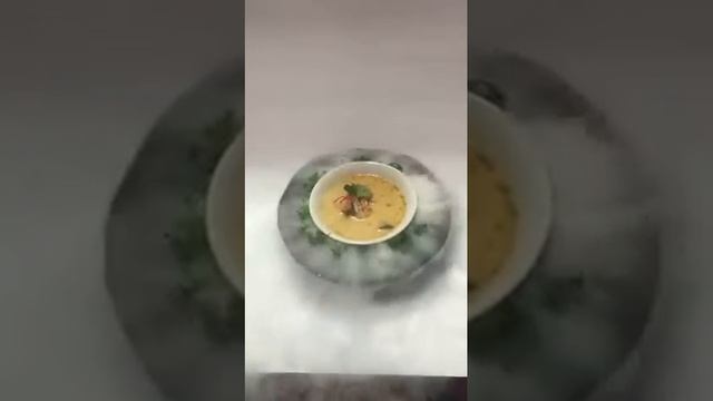 ТАЙСКИЙ СУП "ТОМ ЯМ КУНГ"   Thai soup "Tom Yam KUNG" Feeding dishes with dry ice