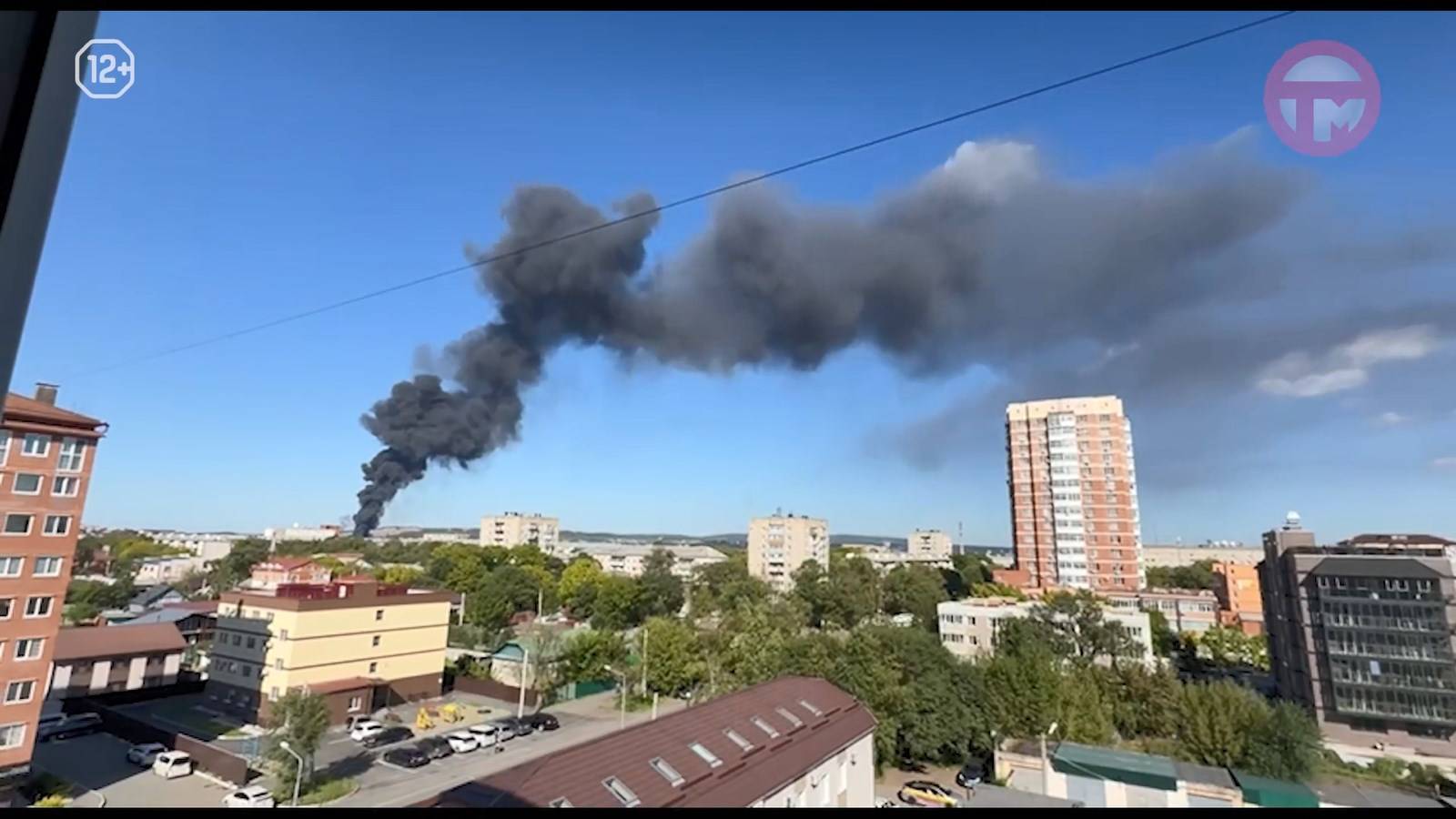 Сильный пожар произошел сегодня днем в районе китайского рынка. Пламя полыхнуло на ул. Теремецкого