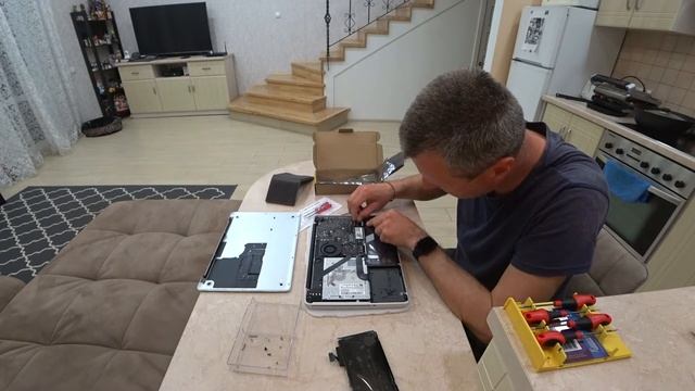 Самостійна заміна АКБ на MacBook Pro A1278