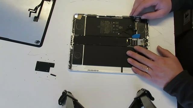 iPad Pro 3rd generation 12.9 glass screen LCD  Digitizer replacement - A2014  A1895