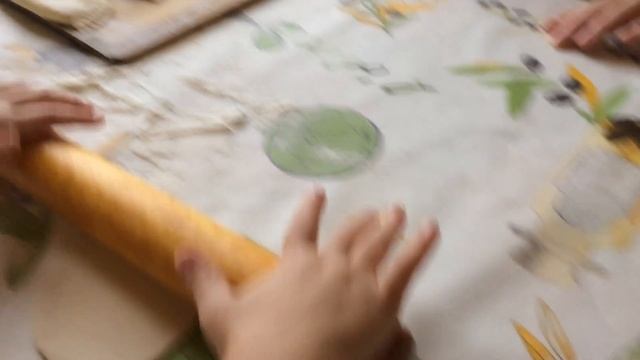 Мамин помощник. Лепим вареники