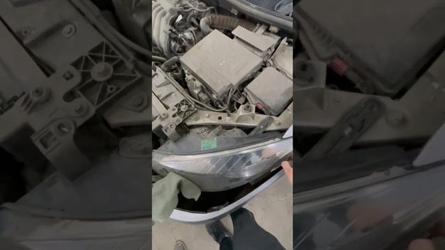 Как заменить фары на Рено флюенс