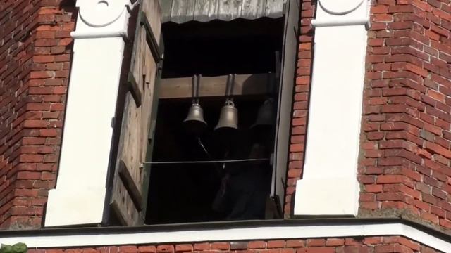 Колокольный звон после воскресной службы