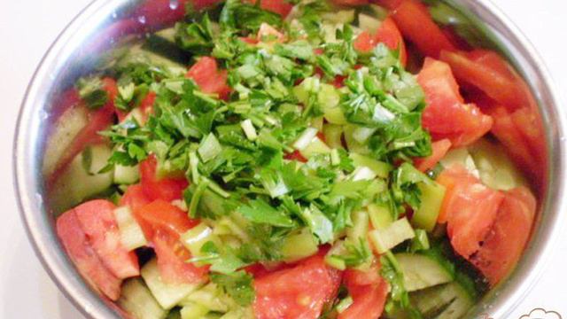 Овощной салат с творожной заправкой