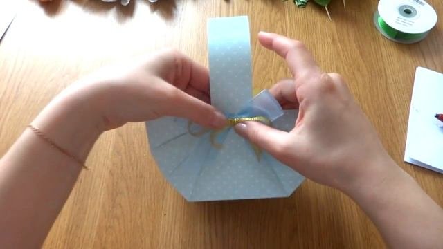 КОРЗИНКА ИЗ СКРАП-БУМАГИ ДЛЯ БУКЕТА ИЗ КОНФЕТ
