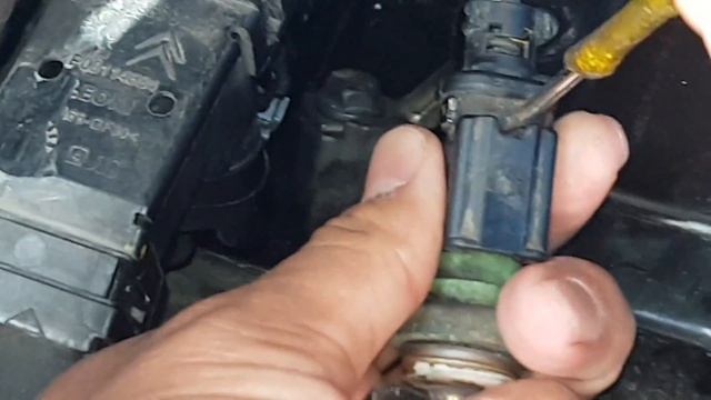 How to replace peugeot partner coolent temperature sensor