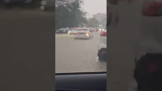 Улицы Анапы затопило после сильных дождей