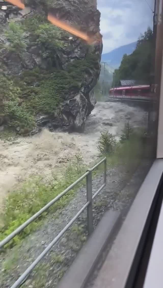 Внезапное наводнение и оползень на юго-востоке Швейцарии 21 июня 2024