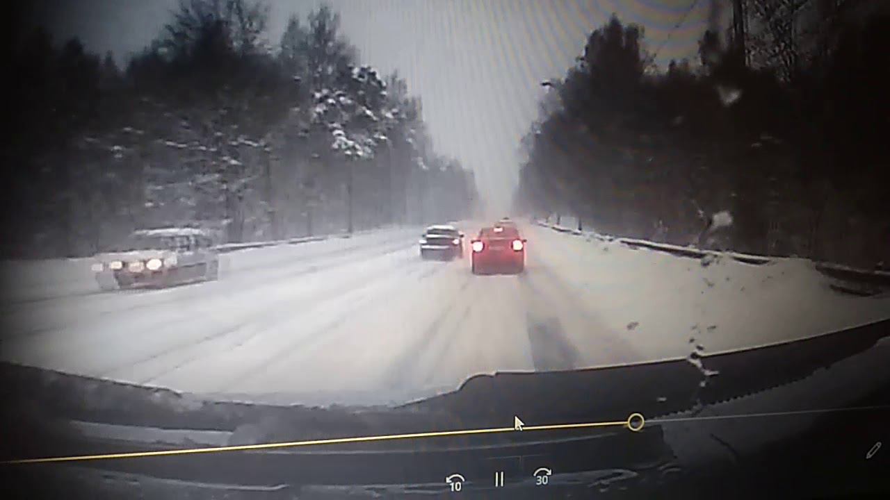 Развернуло машину. 01.01.2018. / Выборгское шоссе после поста в сторону Сертолово.