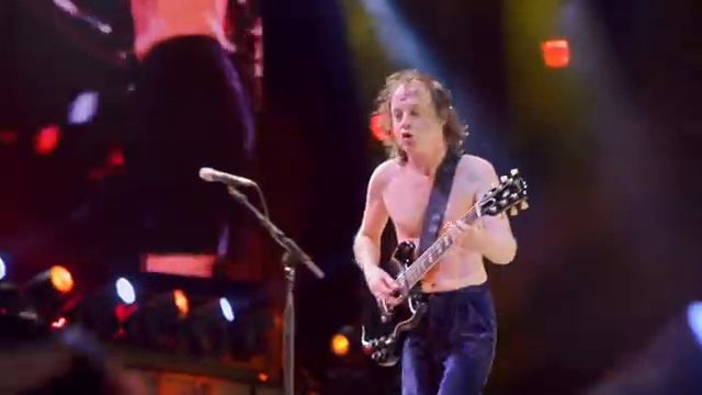 071🎸⚡🔔🤘 AC/DC - Hells Bells [1980] (from Live at River Plate December 2009) Hard rock 🤟 [UHD 4K]