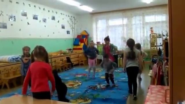 Брейк Данс в детском саду от моего друга Максима   танцуют все