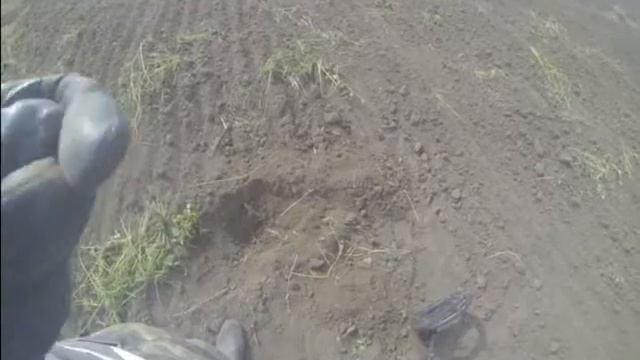 Коп на перепаханном поле