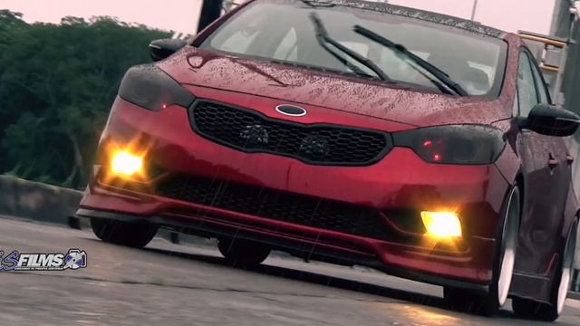 Kia Cerato - Car Stance - Bajo la lluvia