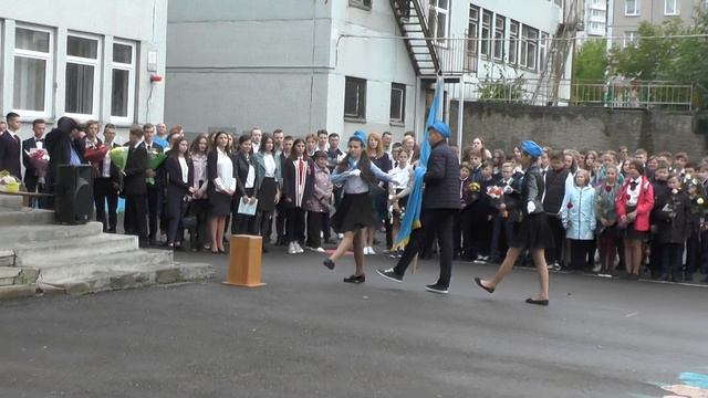 Лицей 1 Красноярск линейка вынос знамени