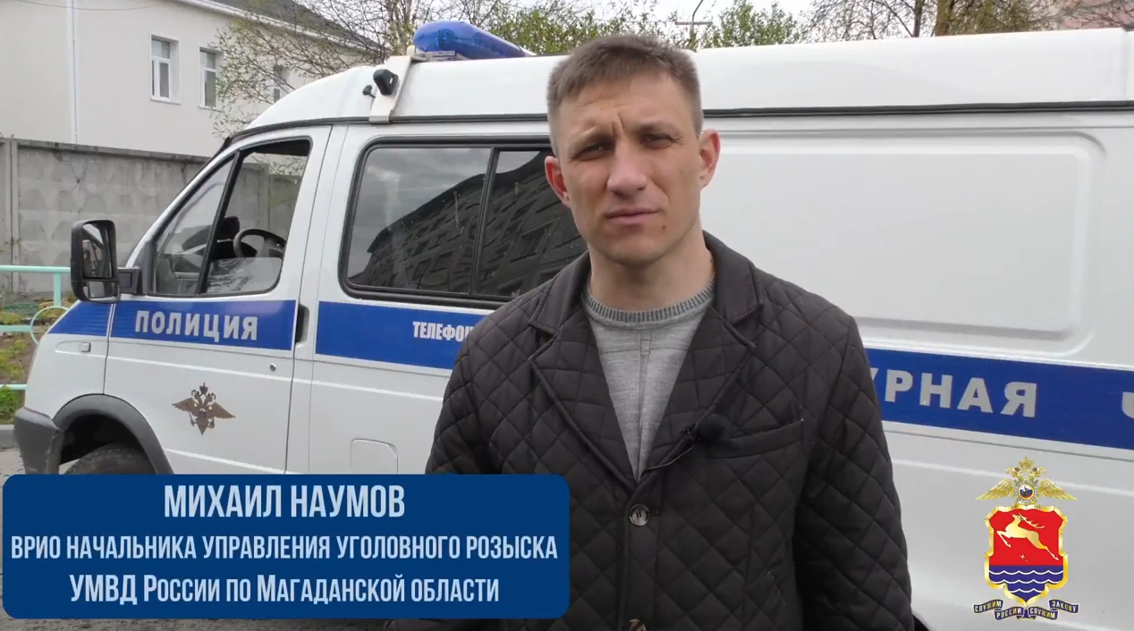 Сотрудник уголовного розыска полиции Магадана эвакуировал детей и взрослых из дома, где горела крыша