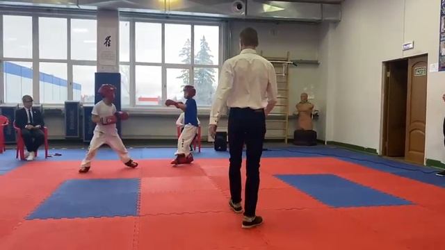 Мой бой тейквандо я в синей футболке
