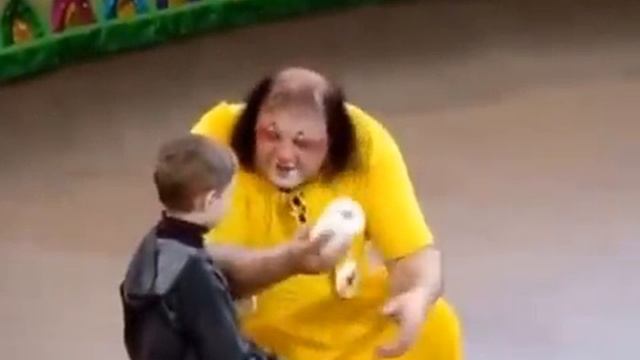 Самый внимательный мальчик в цирке! Клоун жжОт но мальчик получился идеальный партнер!