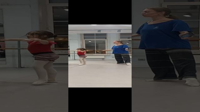 Эпизод из танца Па де катр в хореографии Якобсона.