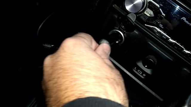 Подзарядка аккумулятора авто / мото через прикуриватель.