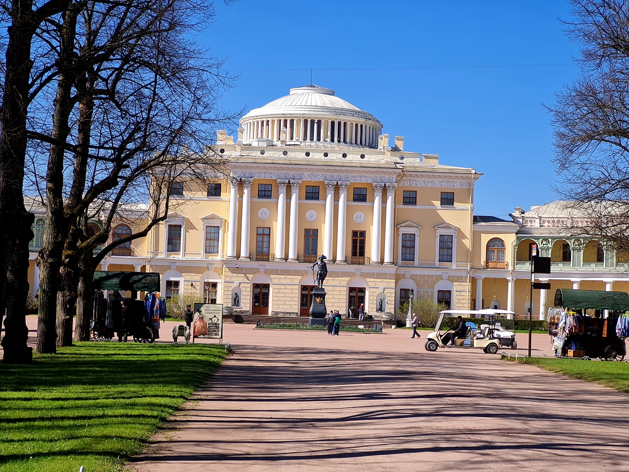 Парк дворца Павла I, сына Петра Великого.
