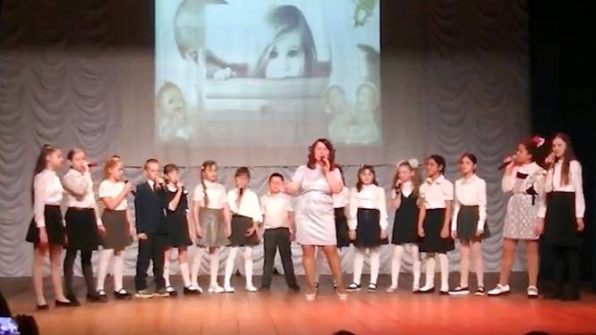 Детский коллектив "Звездочки" и Ольга Тололина. Песня "Мама". 3.03.2023