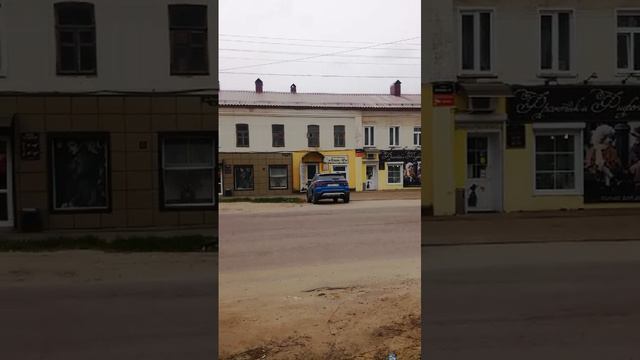 Дорожники на работе латают дорогу Моршанск улица Ленина