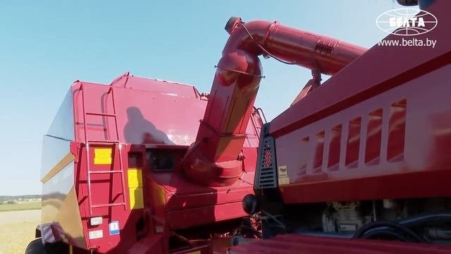Лукашенко_ Тебя как зовут_ Что настораживает в этом агрегате_ __ Рабочая поездка в Логойский район.