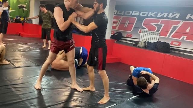 РИЗВАН ММА. ВОЛЬНИК И ГРЭППЛЕР . Схватки в зале .